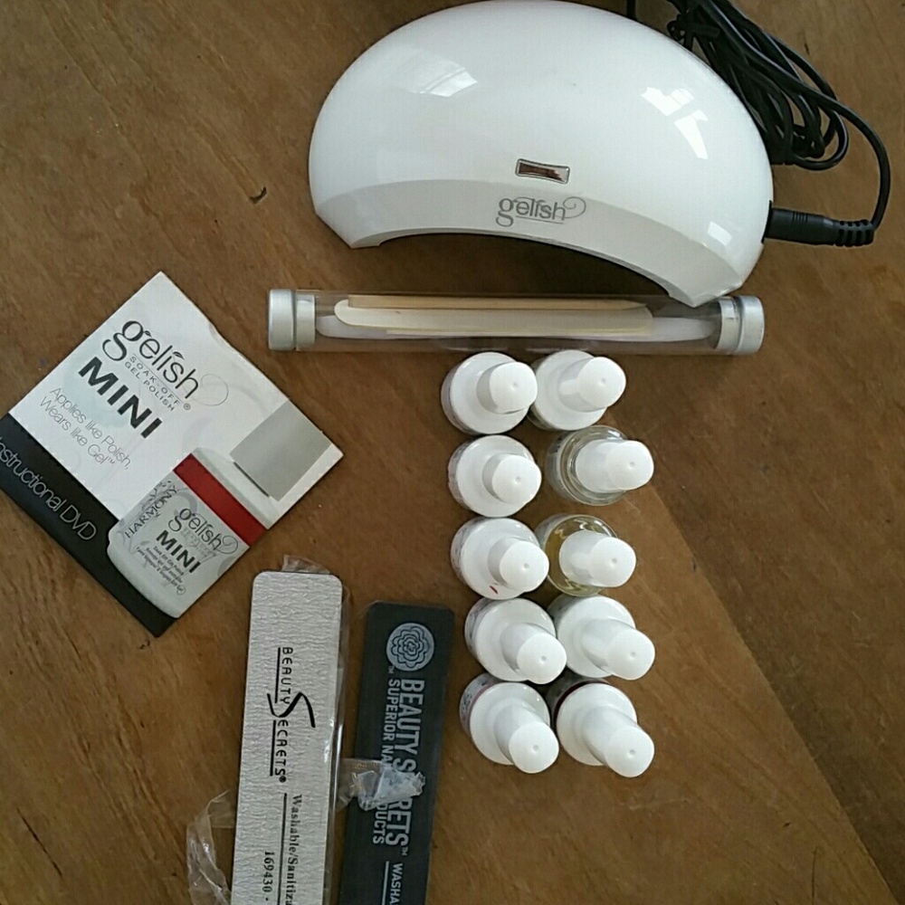 Gelish nail set with dryer